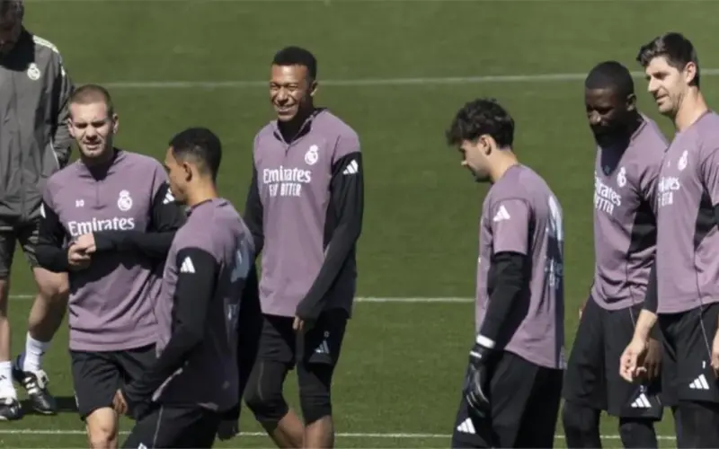 لإحكام غرفة الملابس.. لاعب ريال مدريد يقترب من تجديد عقده